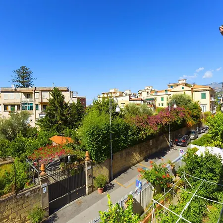 Apartment In Sorrento Near Piazza Tasso דירה